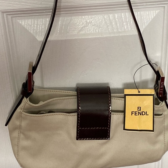 Authentic Fendi cream baguette shoulder bag - Picture 2 of 6